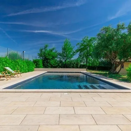 Отель Mit Privatpool Fuer 7 Personen Ca 120 Qm In Urbisaglia, Marken Provinz Macerata